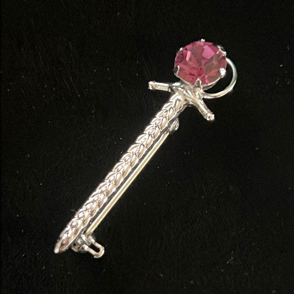 Small Kilt Pin Claymore Sword Purple Stone Scottish Mizpah Silvere Tone Kids - Picture 1 of 6